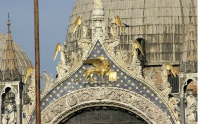 Monumentos italianos en manos de la moda